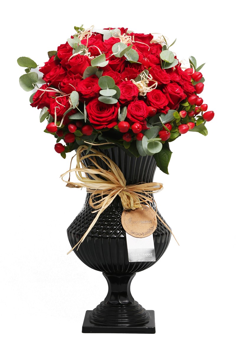 Red Roses in Queen Vazo - 1