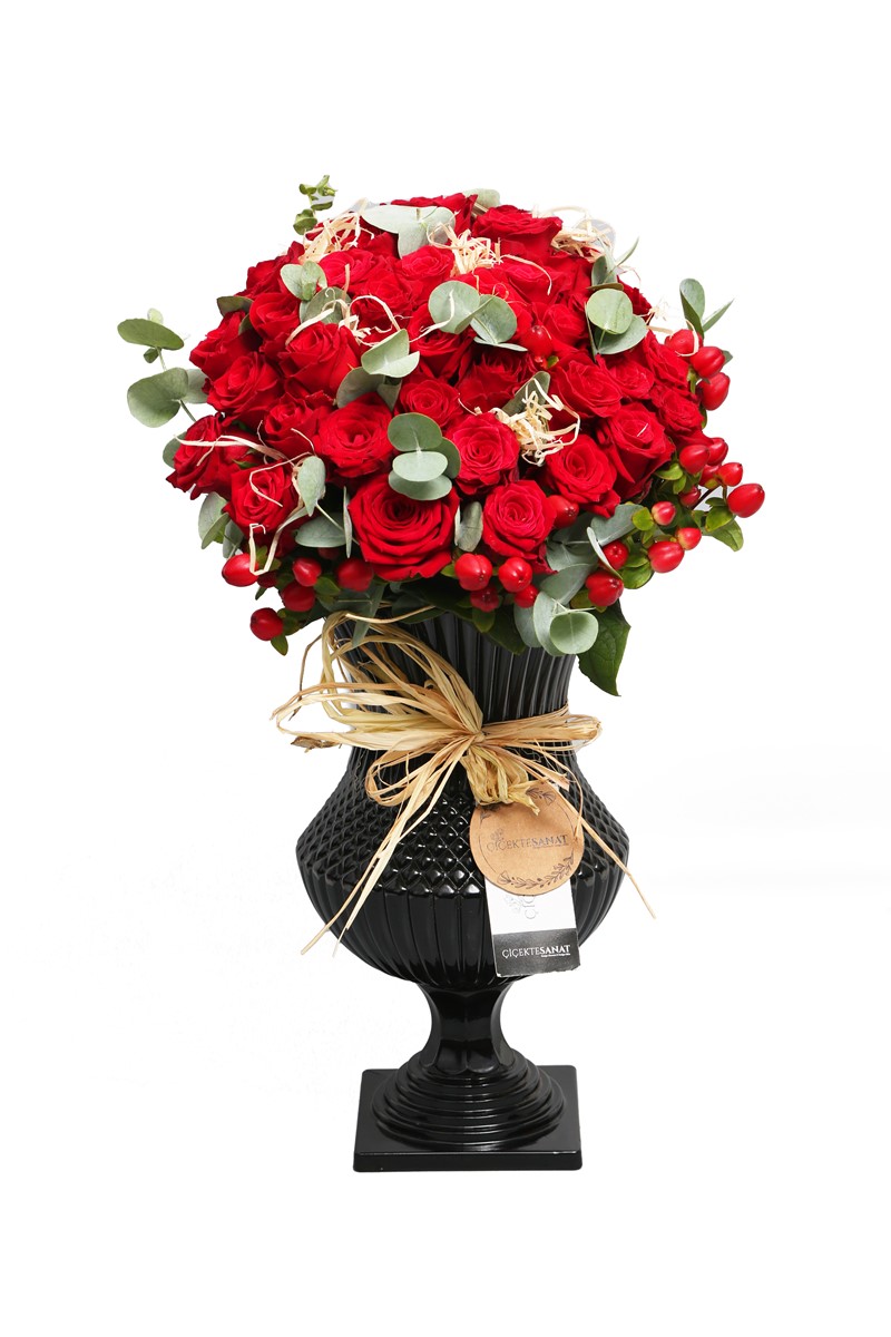 Red Roses in Queen Vazo - 2