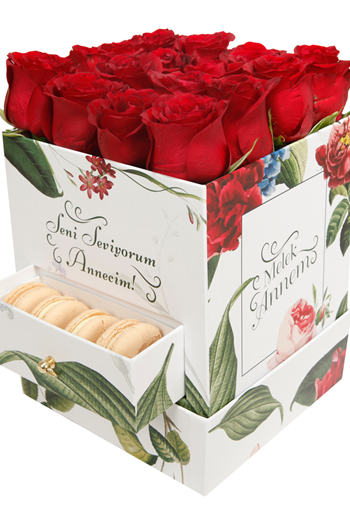 hediye çiçek kutuda çiçek makaronlu çiçek draje çikolata