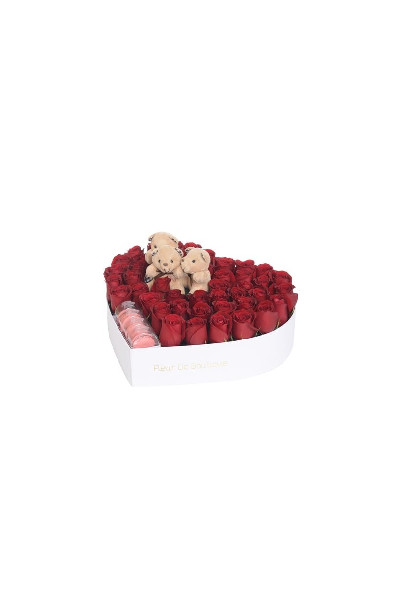 Beyaz Kalp Kutuda Kırmızı Güller Peluş Oyuncaklar Ve Makaronlar