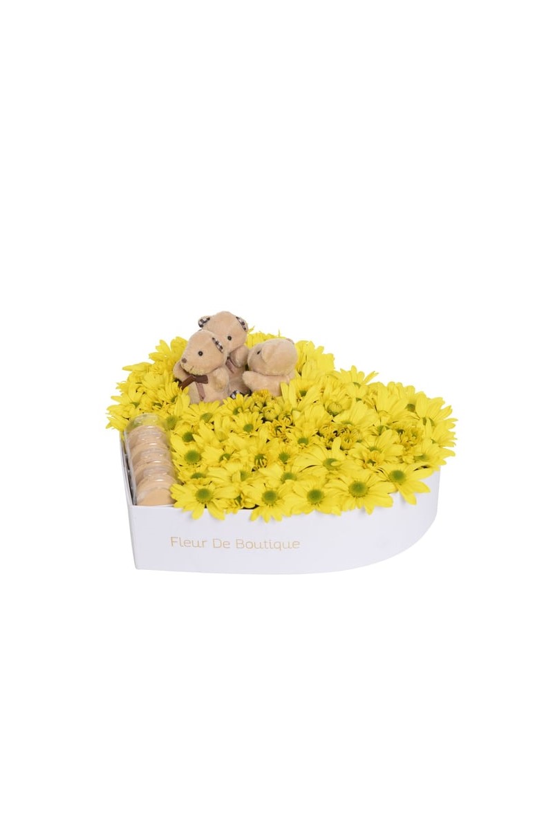 Beyaz Kalp Kutuda Sarı Papatyalar Peluş Ayıcıklar Ve Makaronlar