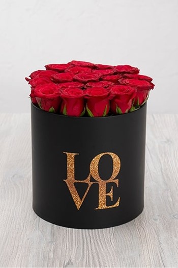 hediye çiçek kutuda çiçek makaronlu çiçek draje çikolata