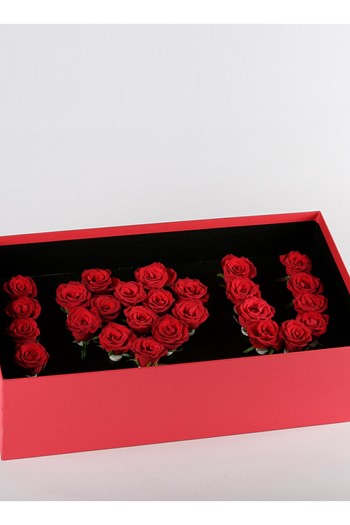 hediye çiçek kutuda çiçek makaronlu çiçek draje çikolata