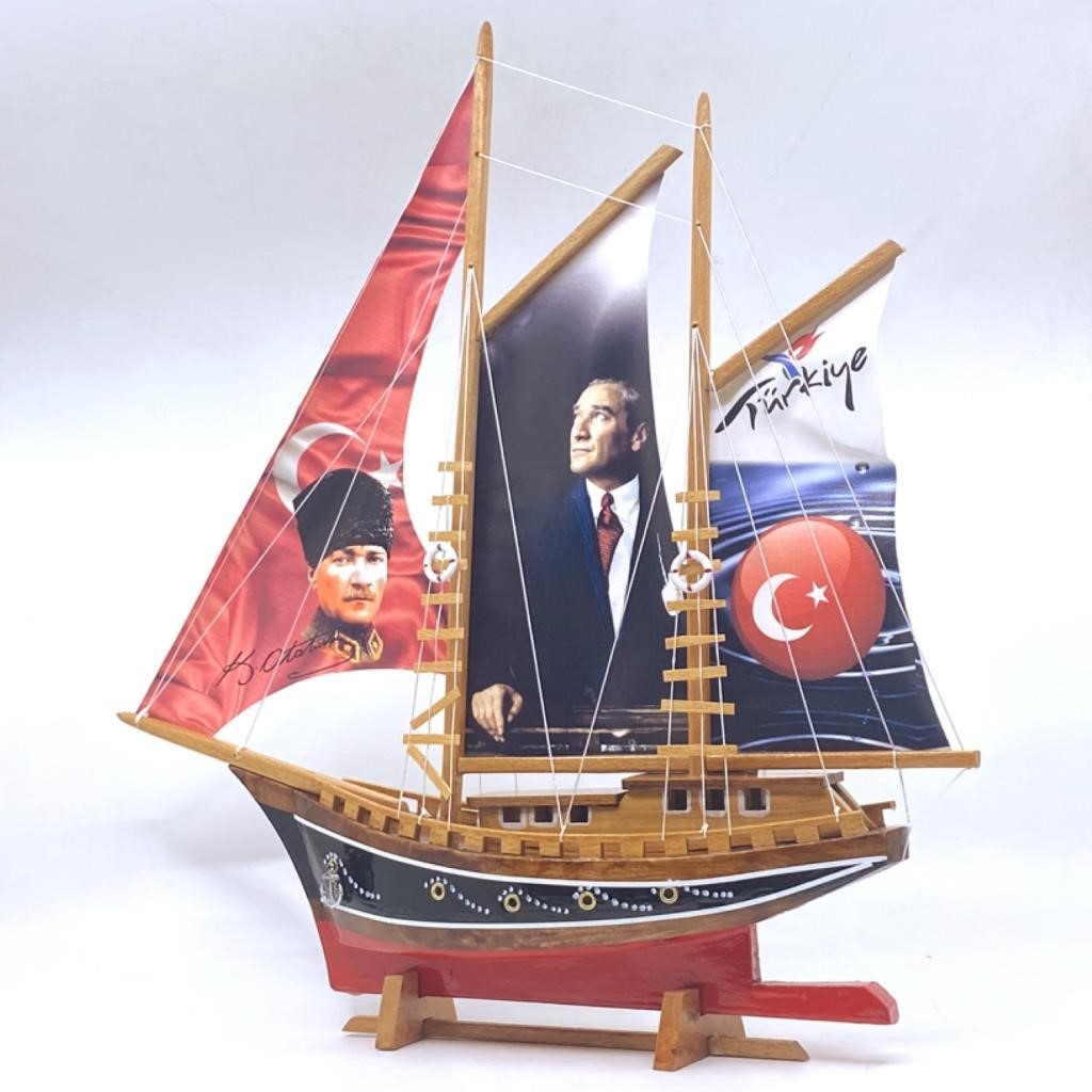 Doğal Ahşap El Yapımı Gemi Maketi - ATATÜRK Temalı