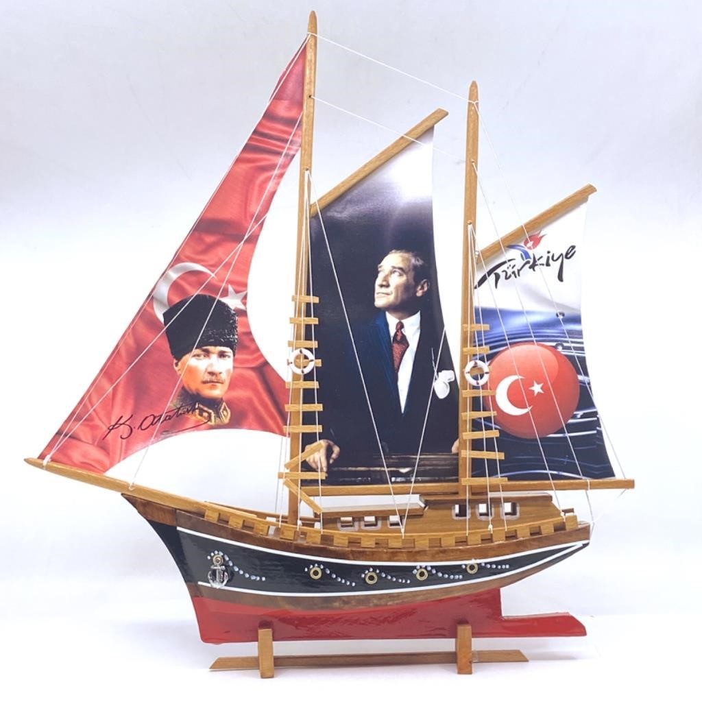 Doğal Ahşap El Yapımı Gemi Maketi - ATATÜRK Temalı