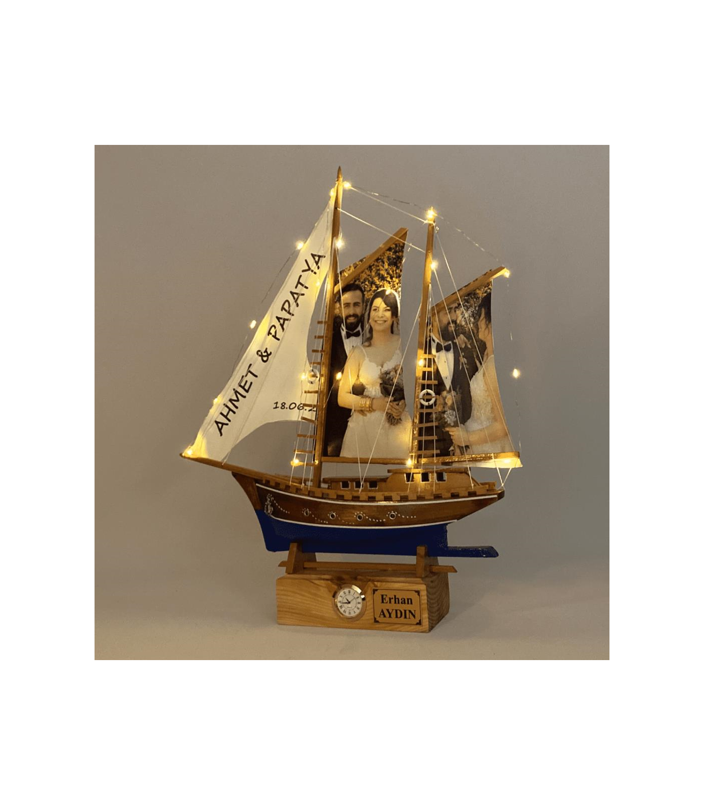 Kişiye Özel İsimli ve Fotoğraflı Ahşap Gemi Maketi - Saatli, El Yapımı Led Işıklı