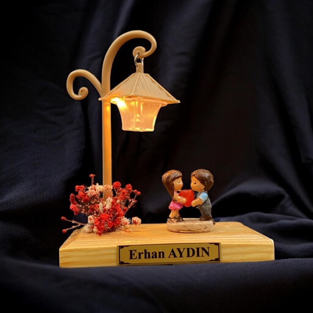 Kişiye Özel Kalp Tutan Çift Masa Lambası, Papatya Kolye Hediye Seti