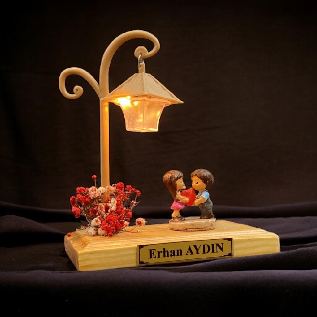 Kişiye Özel Kalp Tutan Çift Masa Lambası, Papatya Kolye Hediye Seti