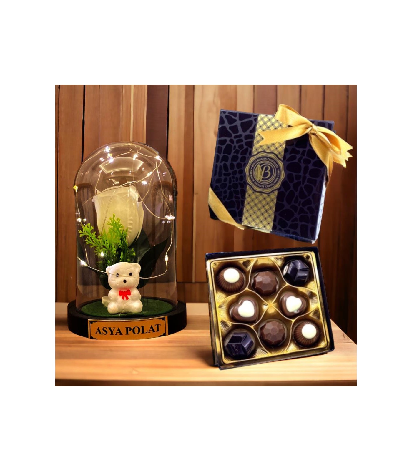 Kişiye Özel Mutlu Ayıcık Temalı Beyaz Güllü Fanus - Işıklı ve Çikolata Kutulu