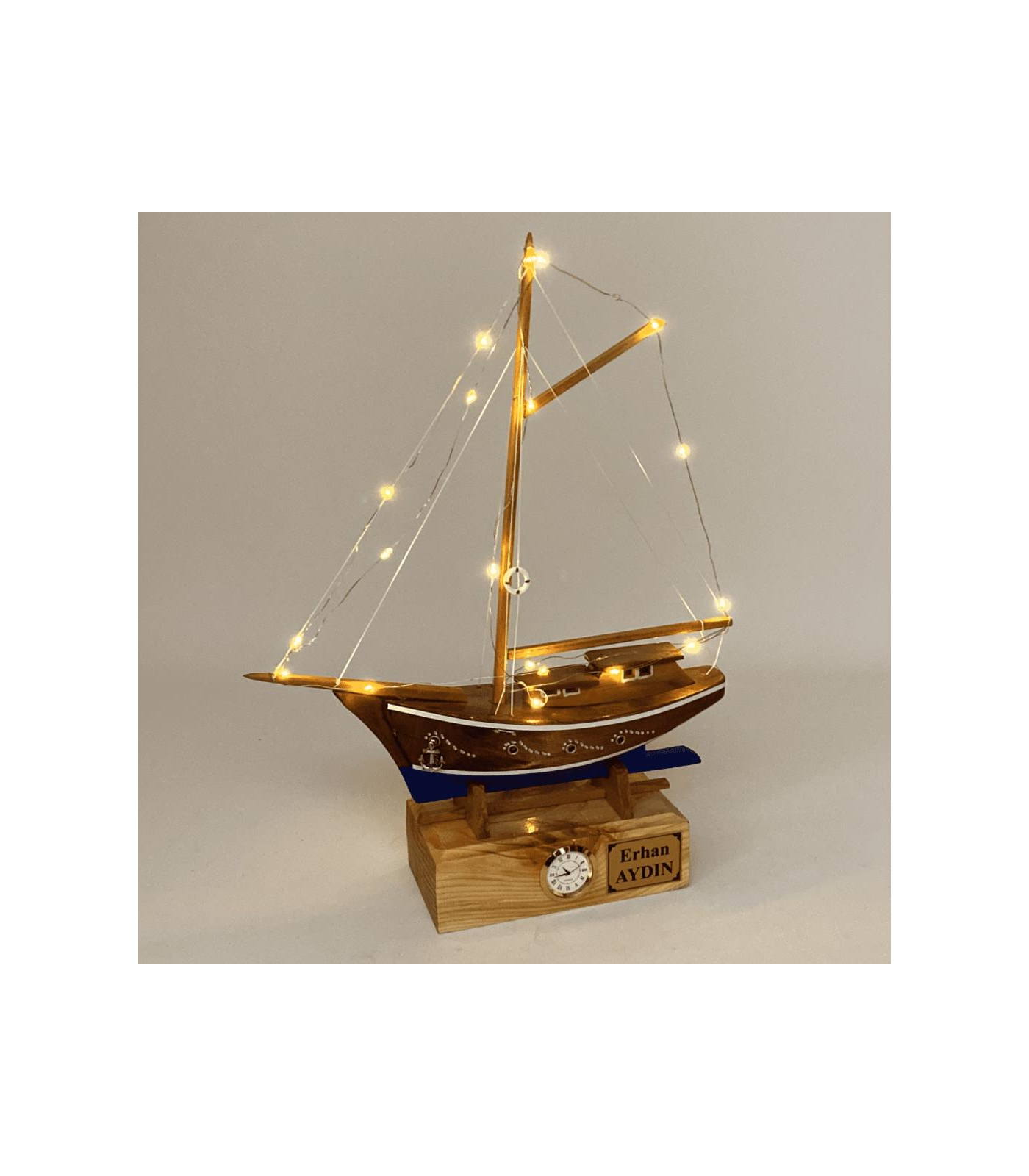 Kişiye Özel Saatli, İsimli Ahşap Gemi Maketi - El Yapımı Led Işıklı (30cm x 39cm)