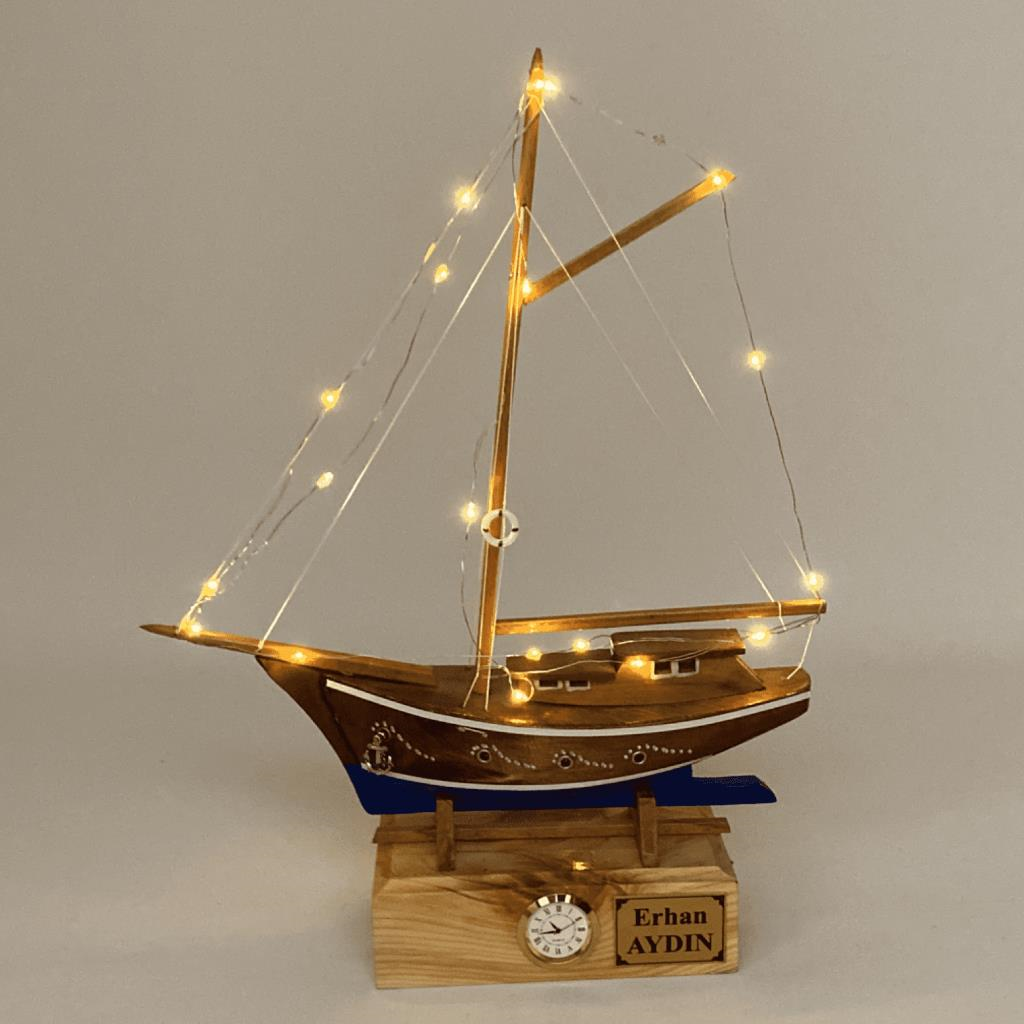 Kişiye Özel Saatli, İsimli Ahşap Gemi Maketi - El Yapımı Led Işıklı (30cm x 39cm)