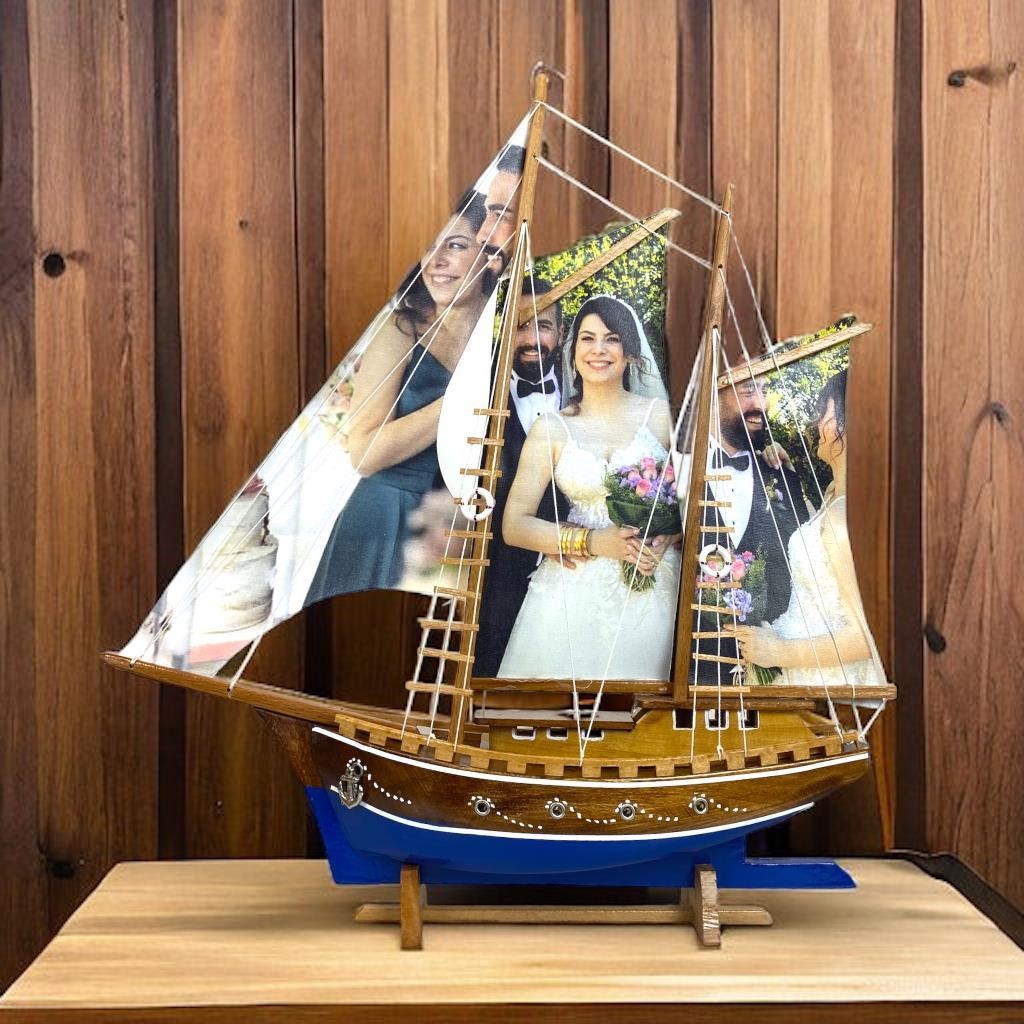 Kişiye Özel Fotoğraflı Tasarım El Yapımı Doğal Ahşap Gemi Maketi (42 cm)