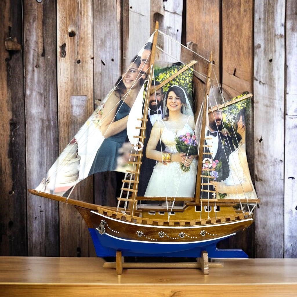 Kişiye Özel Fotoğraflı Tasarım El Yapımı Doğal Ahşap Gemi Maketi (42 cm)