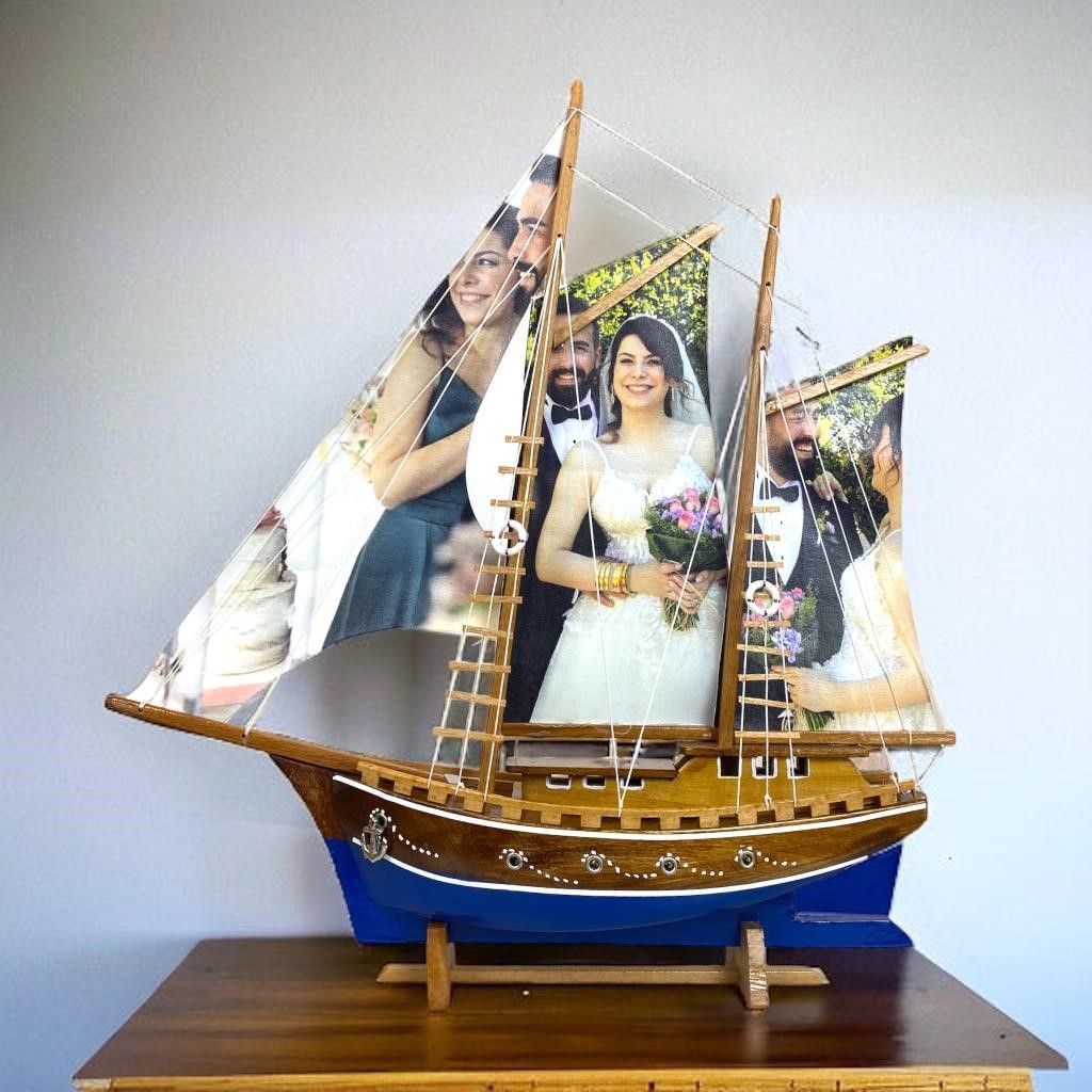 Kişiye Özel Fotoğraflı Tasarım El Yapımı Doğal Ahşap Gemi Maketi (42 cm)
