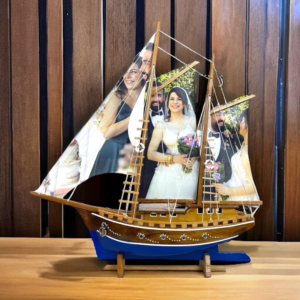 Kişiye Özel Fotoğraflı Tasarım El Yapımı Doğal Ahşap Gemi Maketi (42 cm)