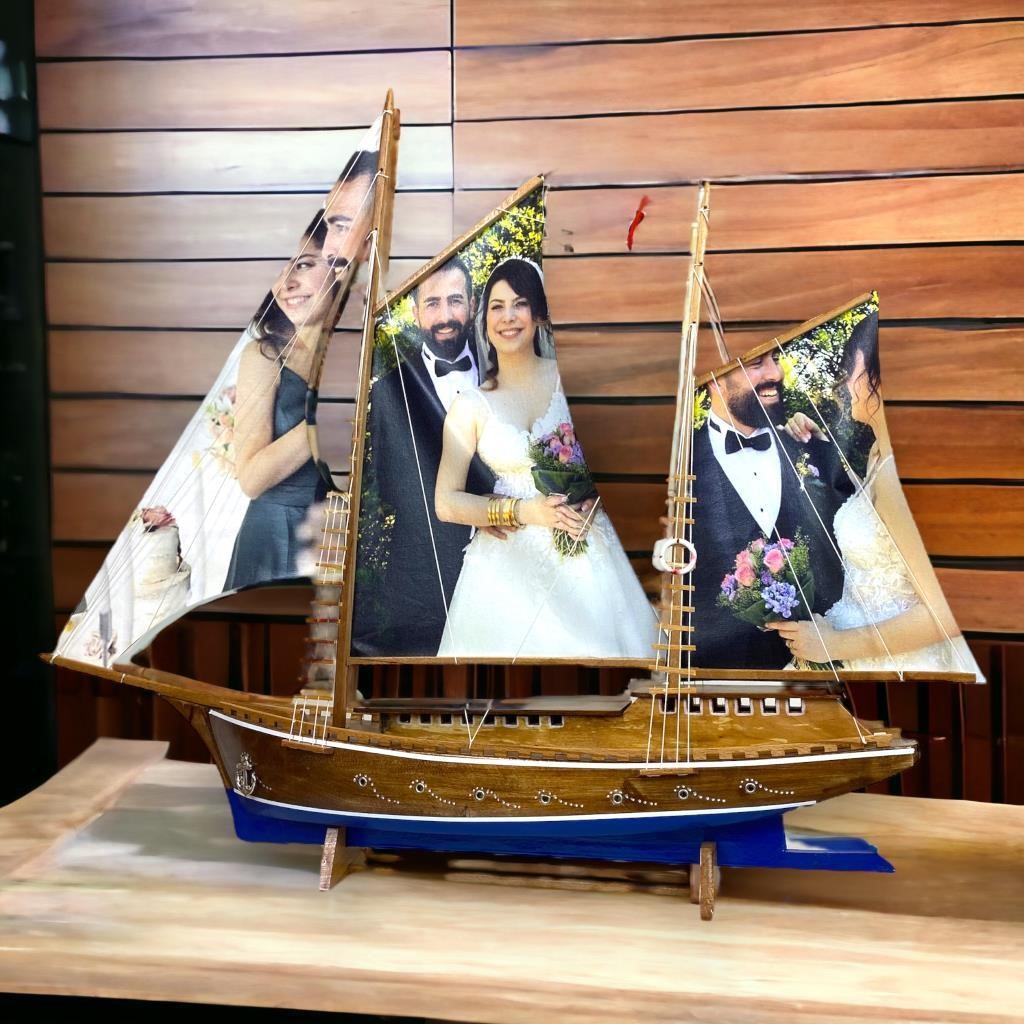 Kişiye Özel Fotoğraflı Tasarım El Yapımı Doğal Ahşap Gemi Maketi (70 cm)