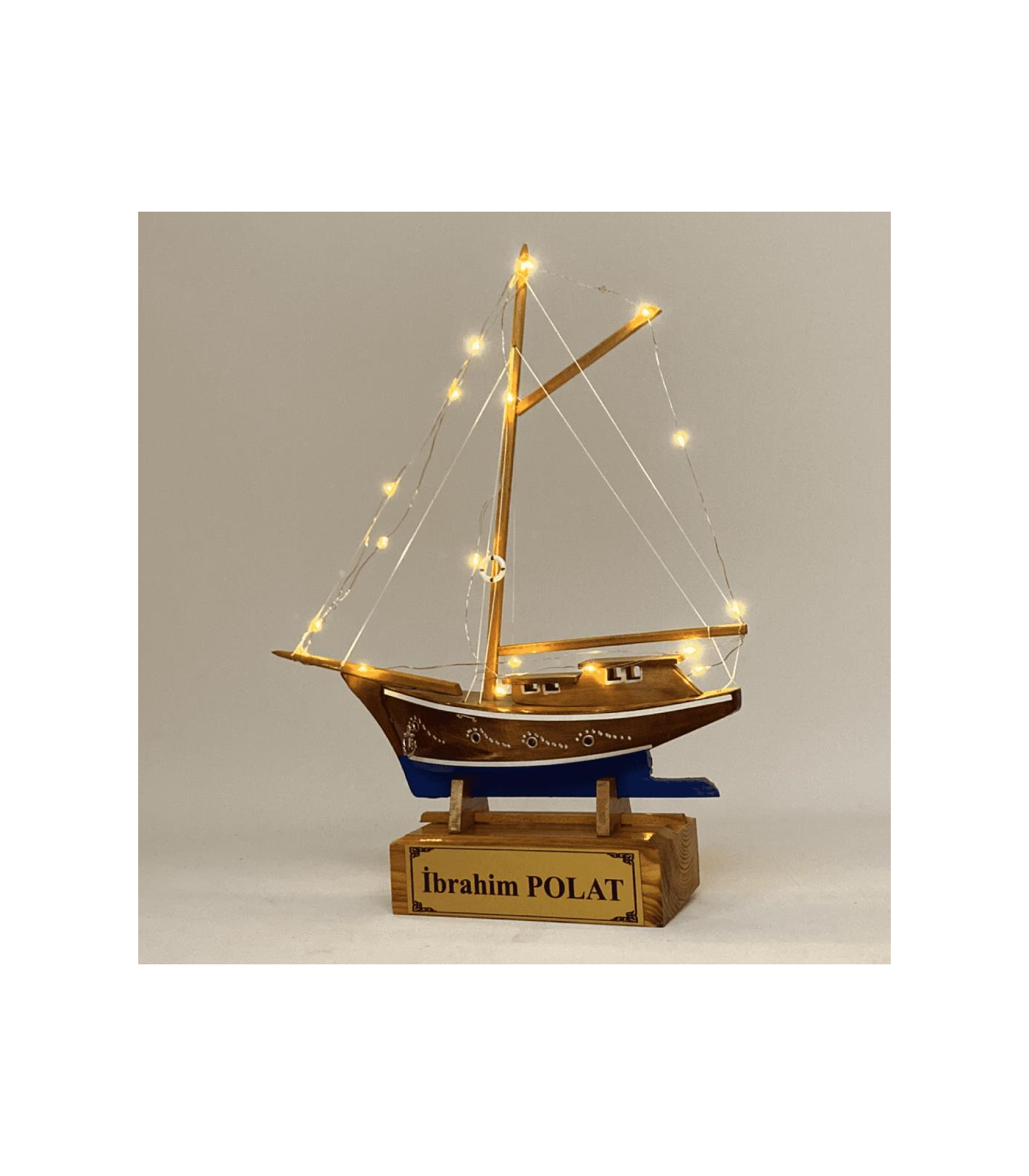 Kişiye Özel Tasarım İsimli Ahşap Gemi Maketi, El Yapımı Led Işıklı (30cm x 39cm)