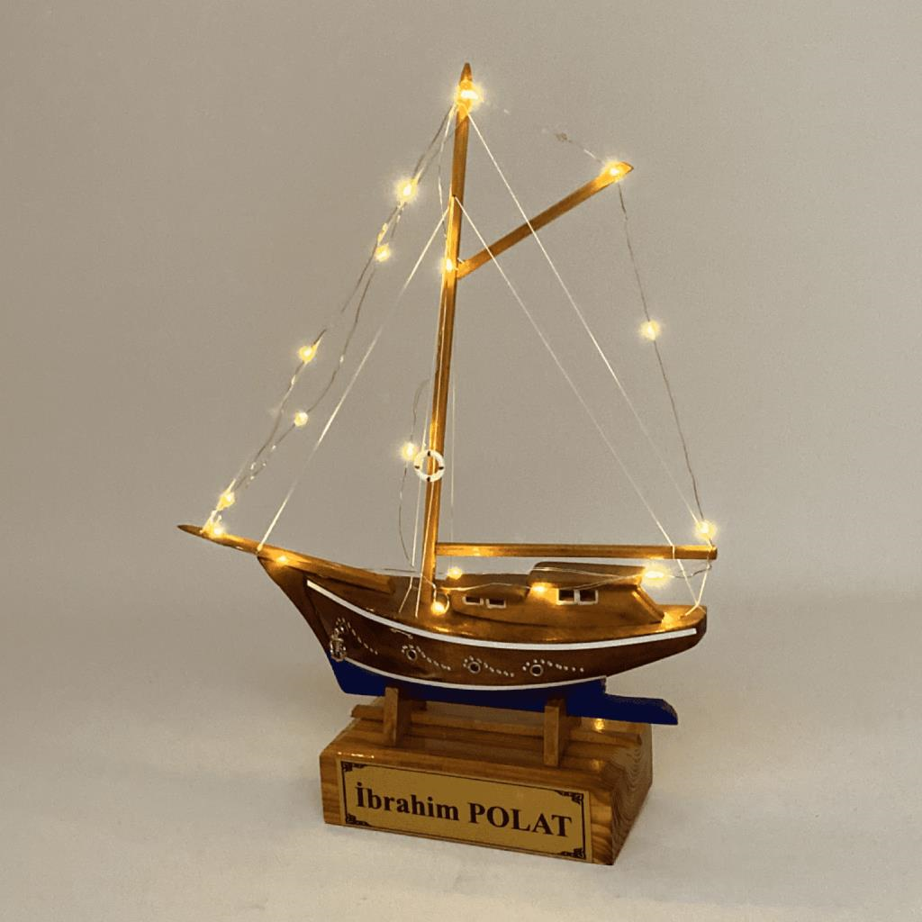Kişiye Özel Tasarım İsimli Ahşap Gemi Maketi, El Yapımı Led Işıklı (30cm x 39cm)