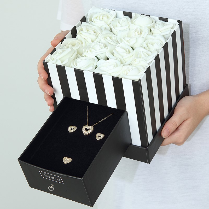 Forentina Beyaz Güllü Kutuda Kalp Kolye Küpe Yüzük Set PS1550