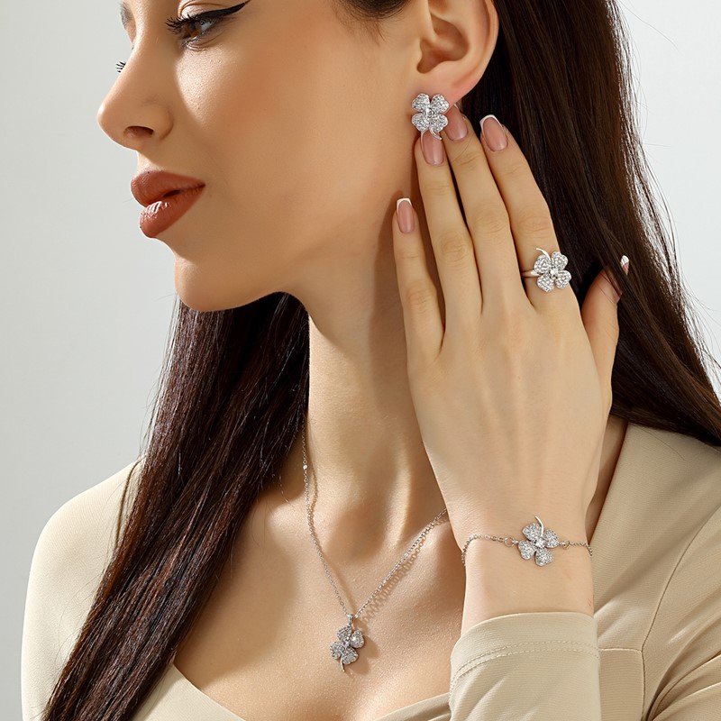 Forentina Beyaz Yonca Yaprağı Kolye Küpe Bileklik Yüzük Set PS1630