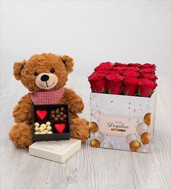 hediye çiçek kutuda çiçek makaronlu çiçek draje çikolata