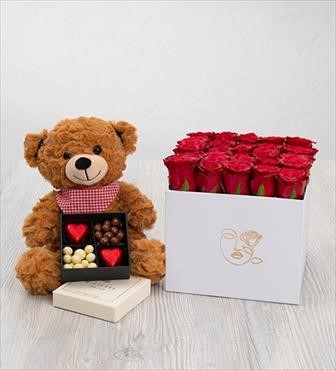 hediye çiçek kutuda çiçek makaronlu çiçek draje çikolata