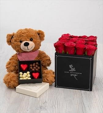 hediye çiçek kutuda çiçek makaronlu çiçek draje çikolata