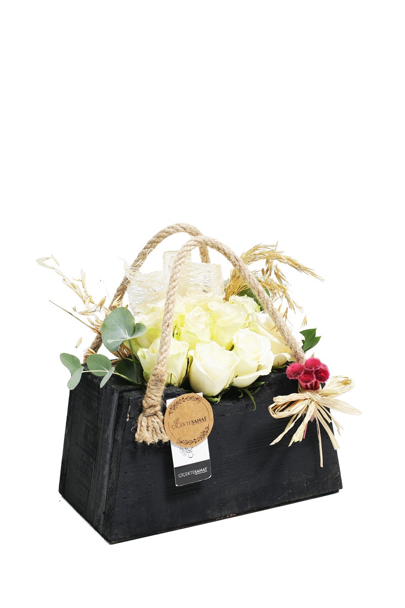 Black Basket & Whıte Roses