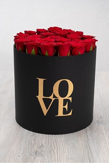 hediye çiçek kutuda çiçek makaronlu çiçek draje çikolata