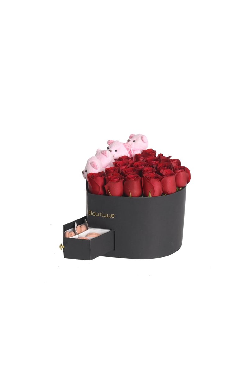 Kalp Kutuda Kırmızı Güller Peluş Ayıcıklar Ve Makaronlar