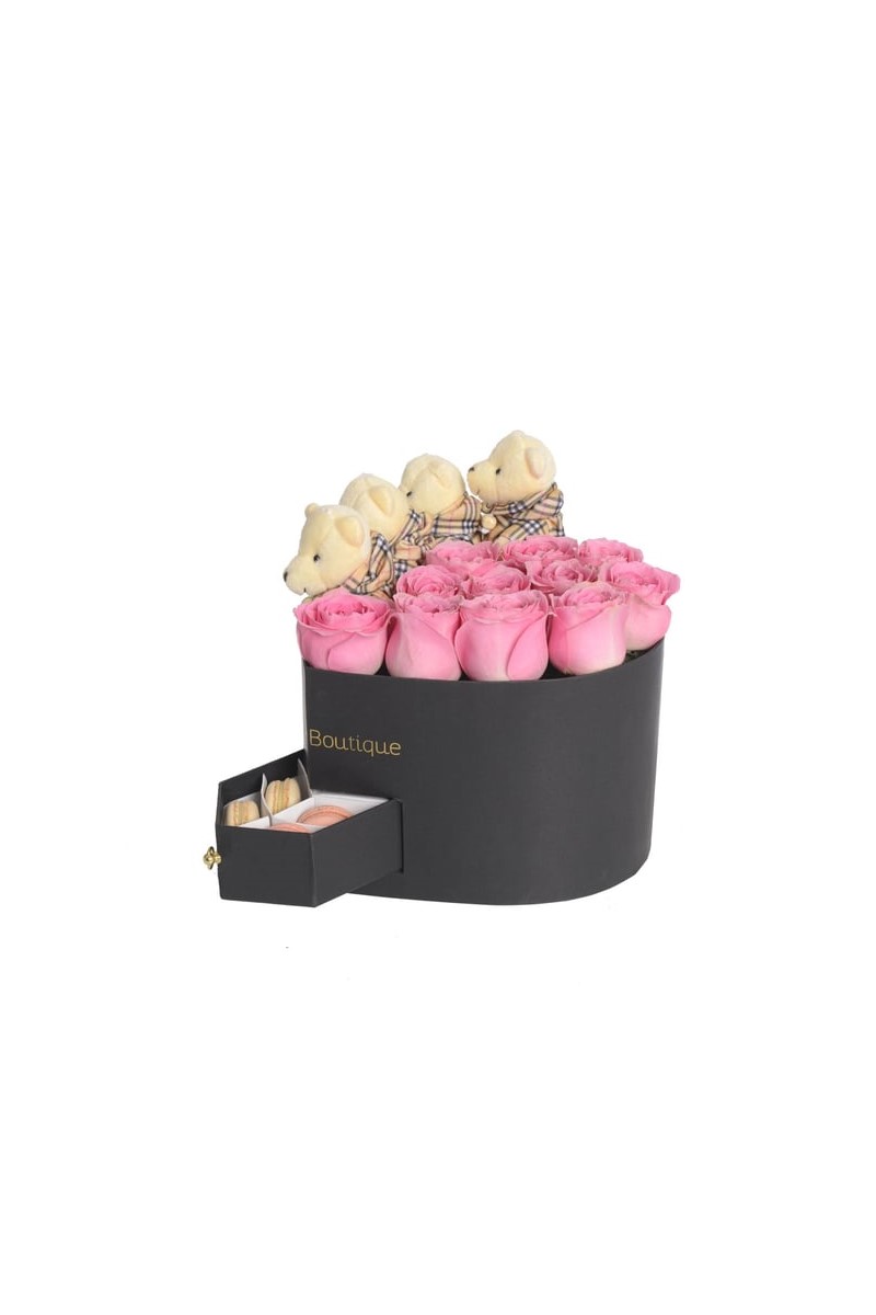 Kalp Kutuda Pembe Güller Peluş Ayıcıklar Ve Makaron