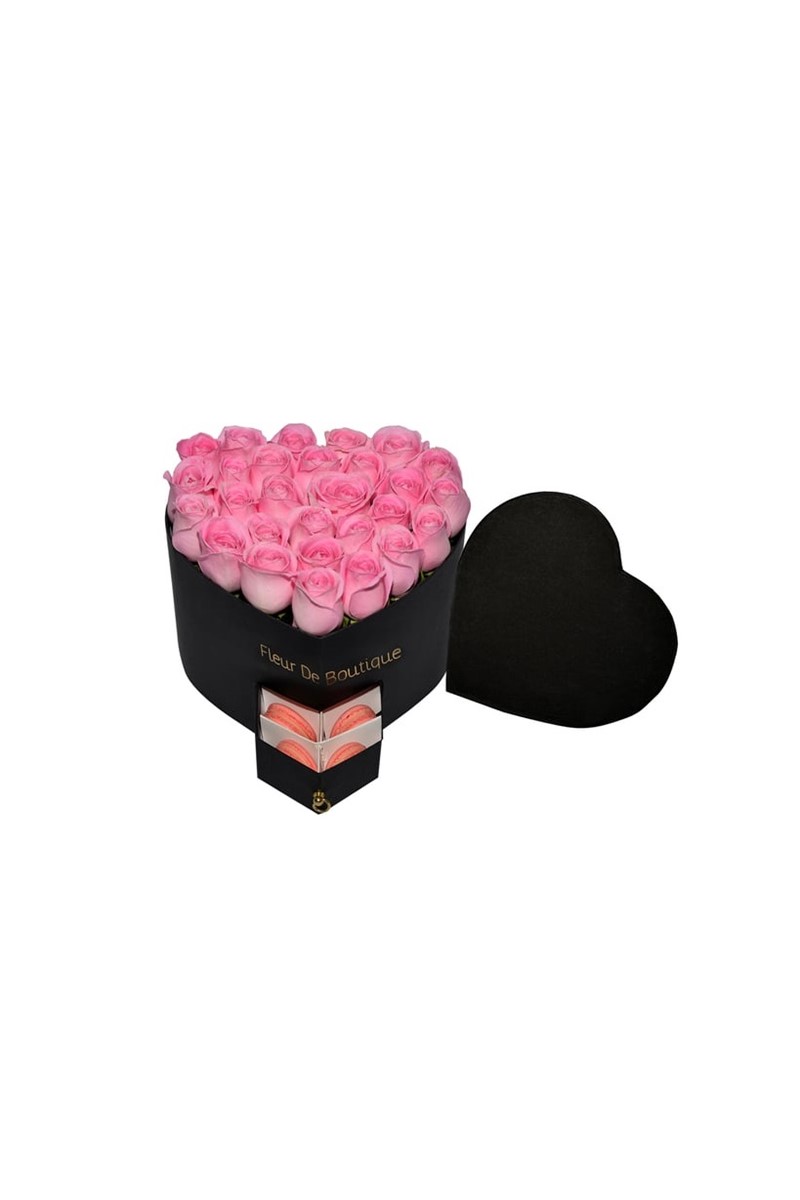 Kalp Kutuda Pembe Güller Ve Makaronlar
