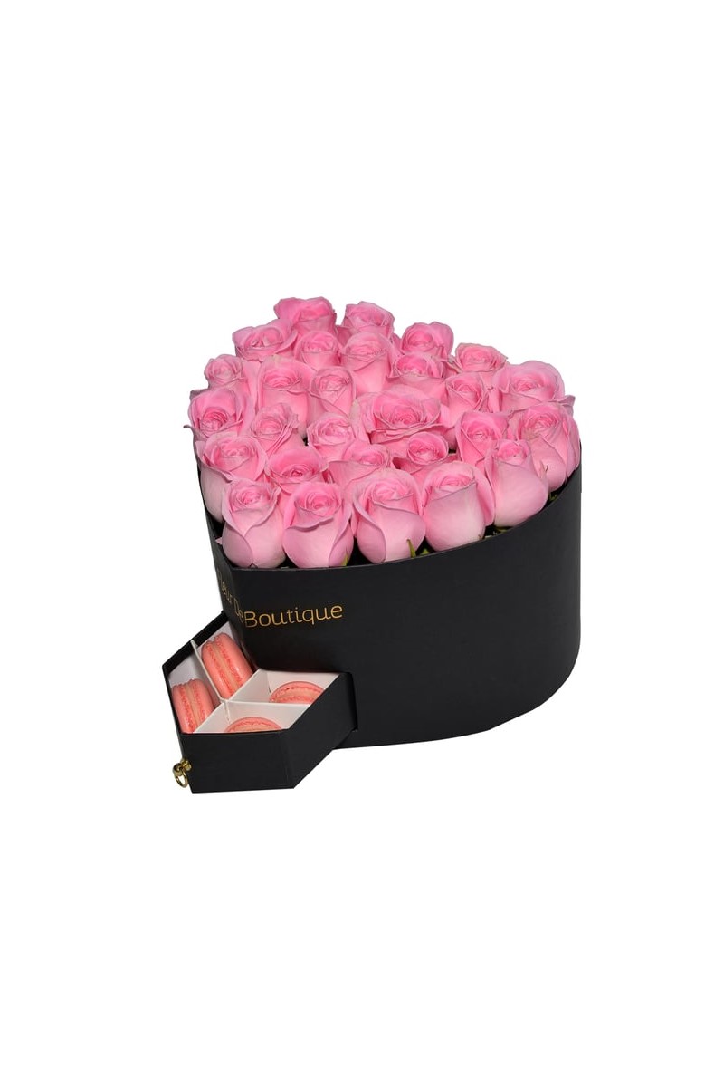 Kalp Kutuda Pembe Güller Ve Makaronlar
