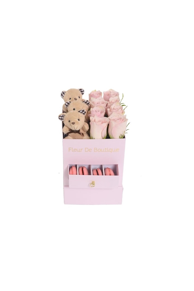Kare Pembe Kutuda Pembe Güller Peluş Ayıcıklar Ve Makaronlar