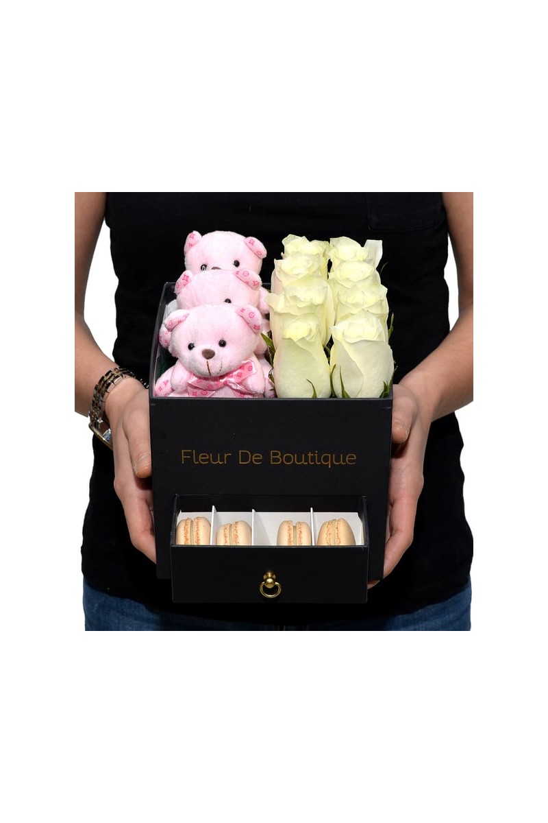 Kare Siyah Kutu Beyaz Gül Makaron Ve Peluş Ayıcıklar