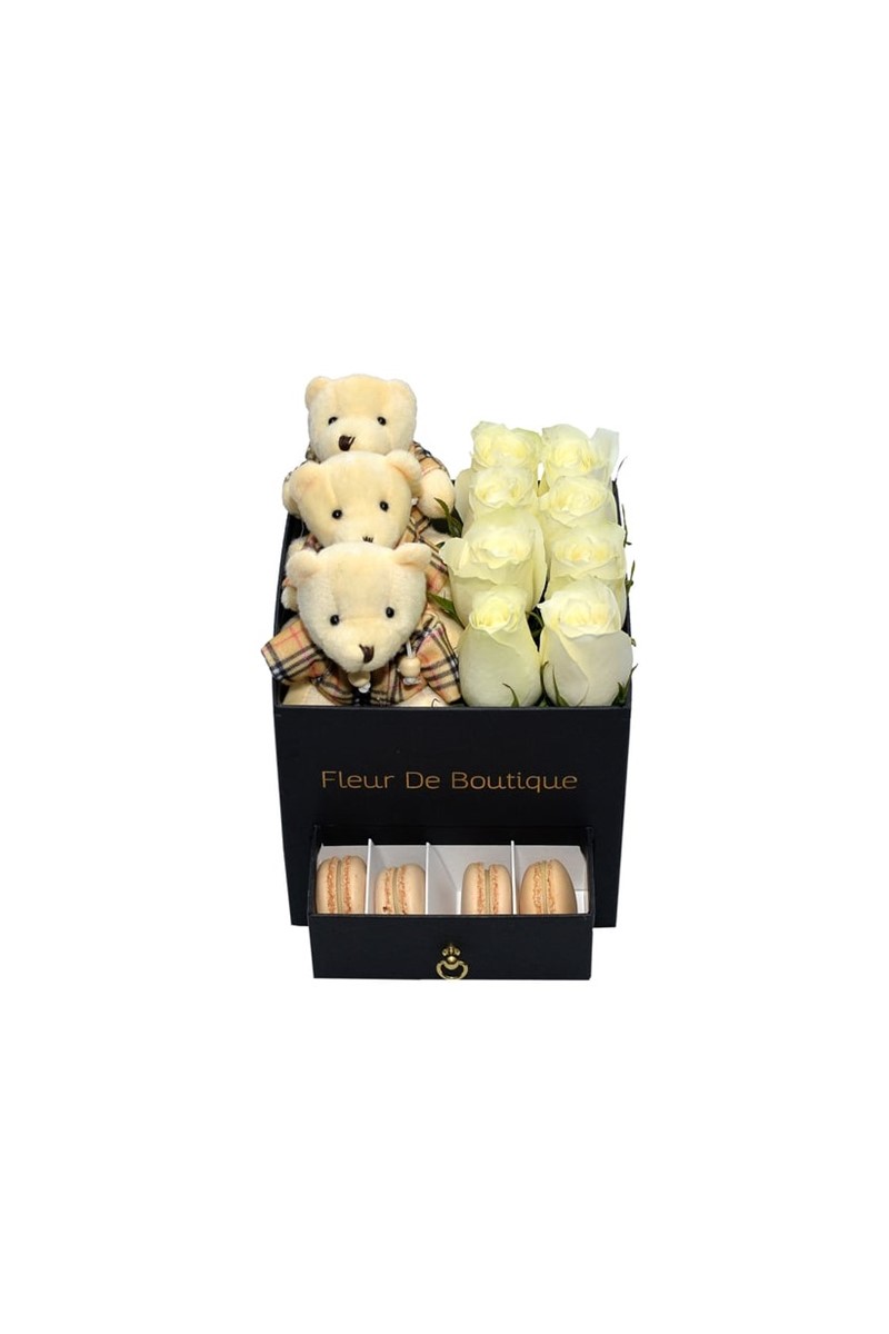 Kare Siyah Kutu Beyaz Güller Makaron Ve Peluş Ayıcıklar