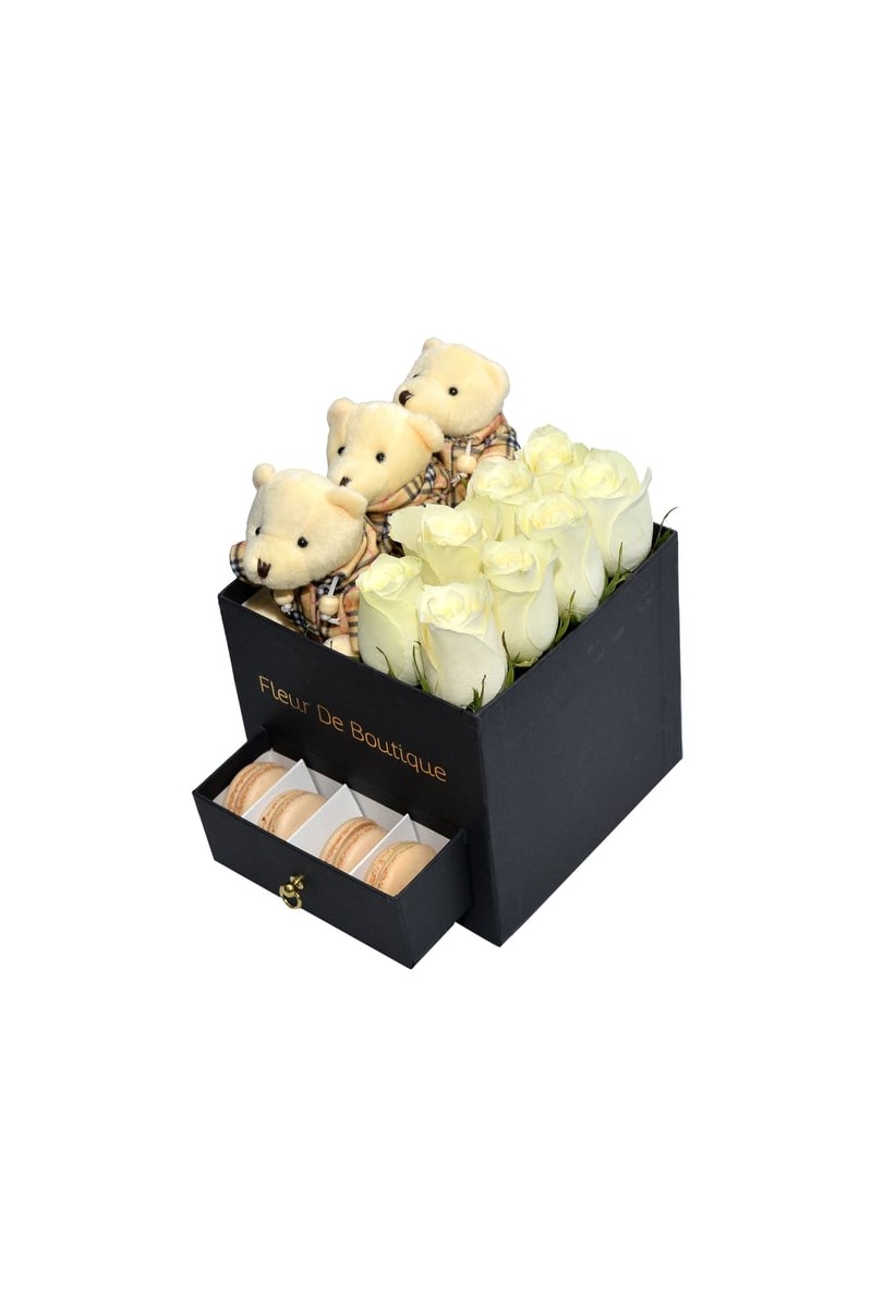 Kare Siyah Kutu Beyaz Güller Makaron Ve Peluş Ayıcıklar