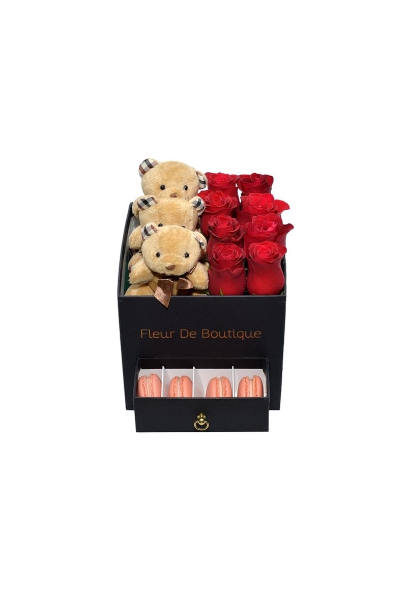 Kare Siyah Kutu Kırmızı Güller Makaron Ve Peluş Ayıcıklar
