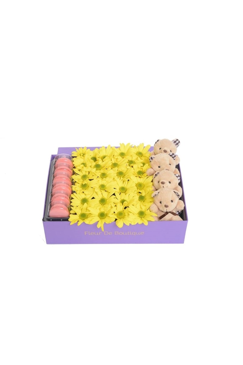 Lila Kutuda Sarı Papatyalar Peluş Ayıcıklar Ve Makaronlar