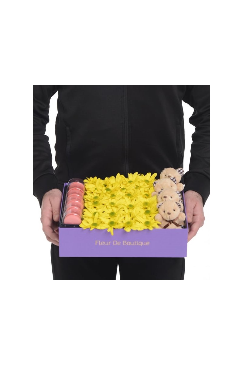 Lila Kutuda Sarı Papatyalar Peluş Ayıcıklar Ve Makaronlar