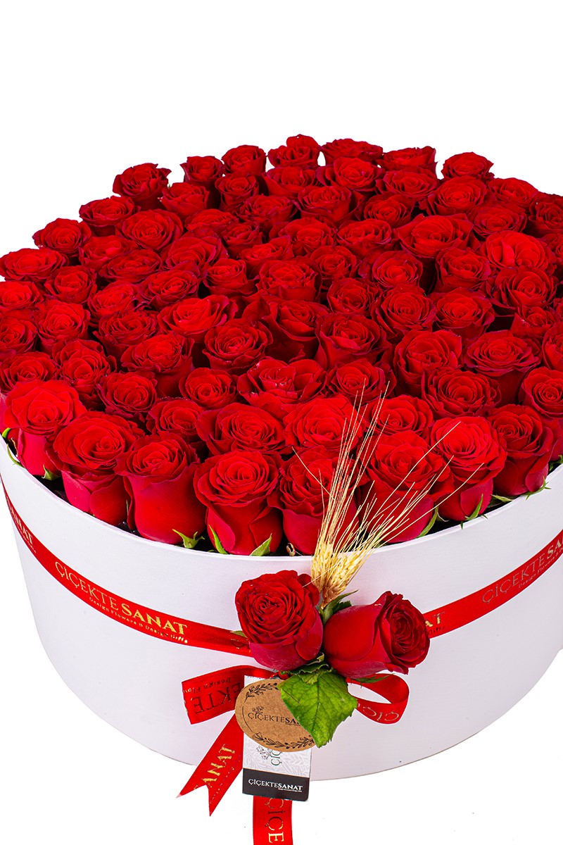Whıte Box 101 Red Roses