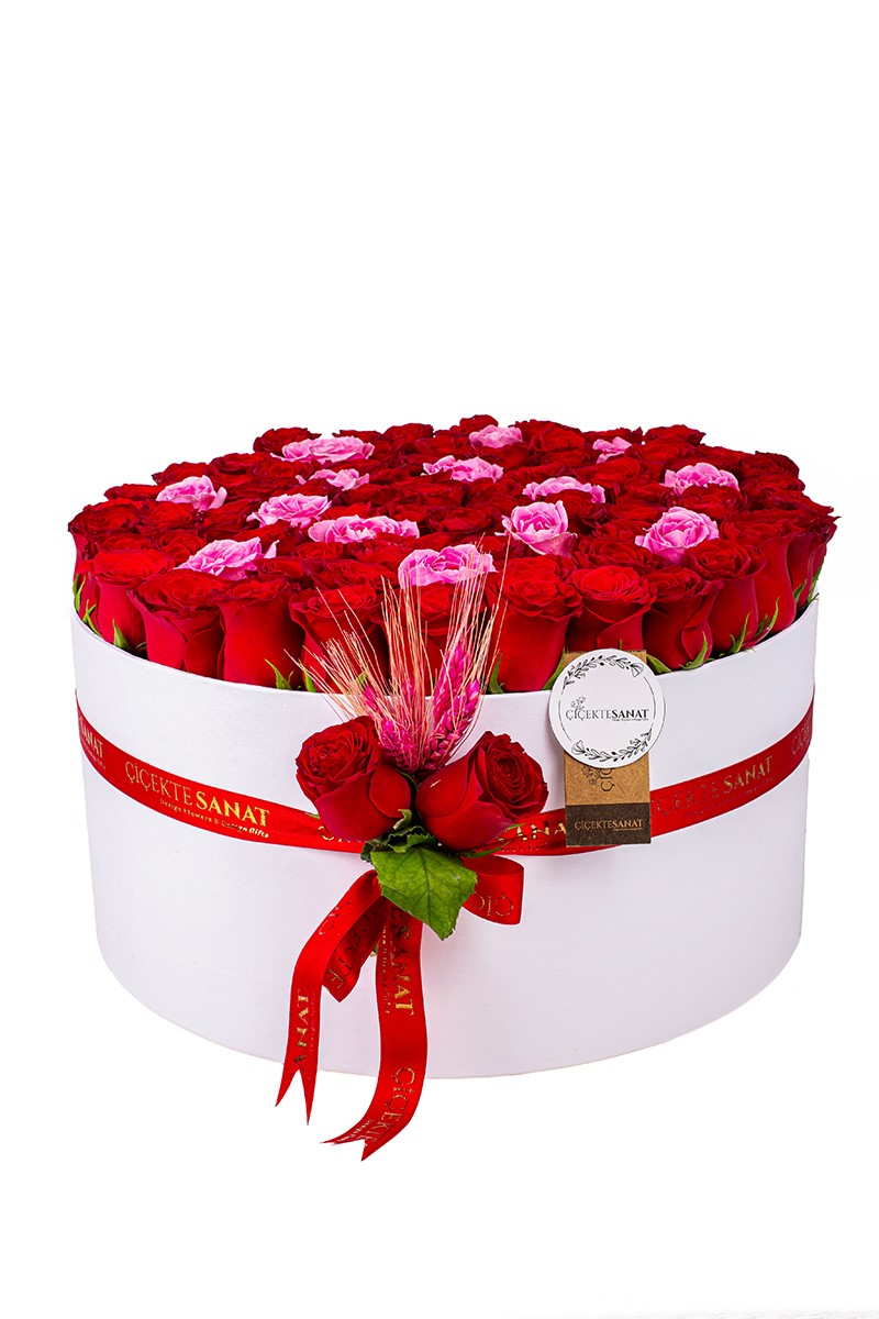 Whıte Box 101 Red & Pink Roses