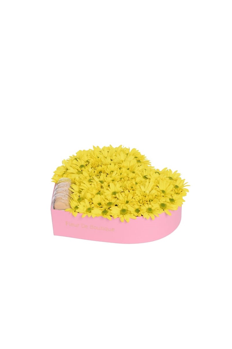 Pembe Kalp Kutuda Sarı Papatyalar Ve Makaronlar