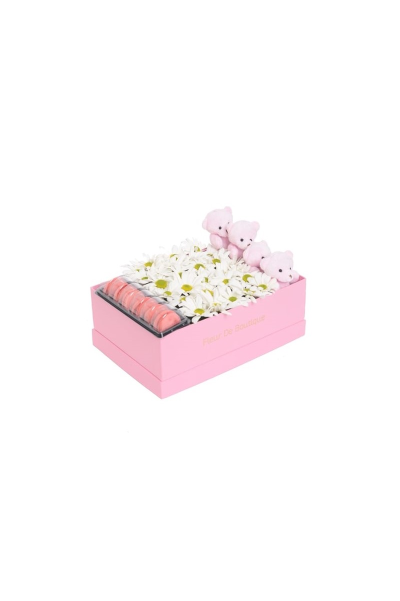 Pembe Kutuda Beyaz Papatyalar Peluş Ayıcıklar Ve Makaronlar