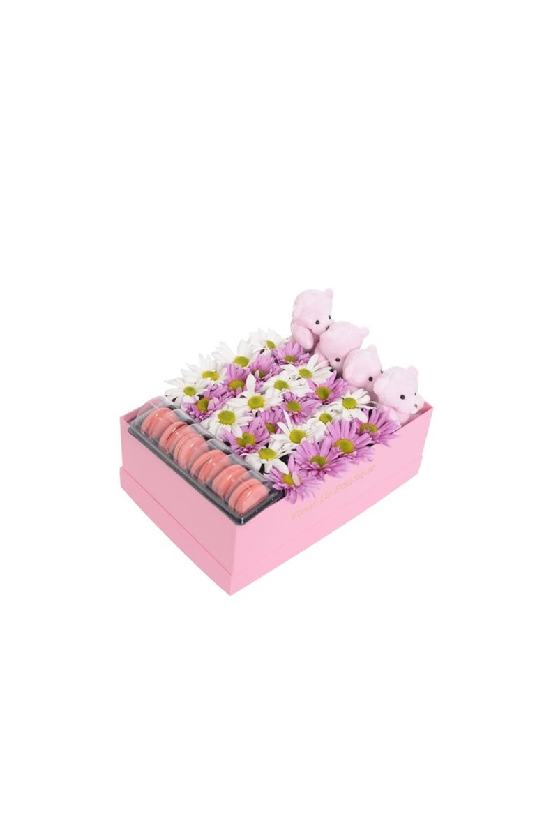 Pembe Kutuda Pembe Beyaz Papatyalar Peluş Ayıcıklar Ve Makaronlar
