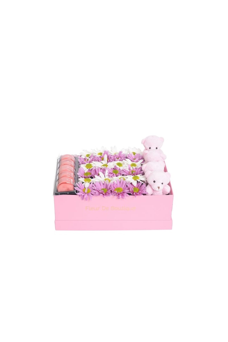 Pembe Kutuda Pembe Beyaz Papatyalar Peluş Ayıcıklar Ve Makaronlar