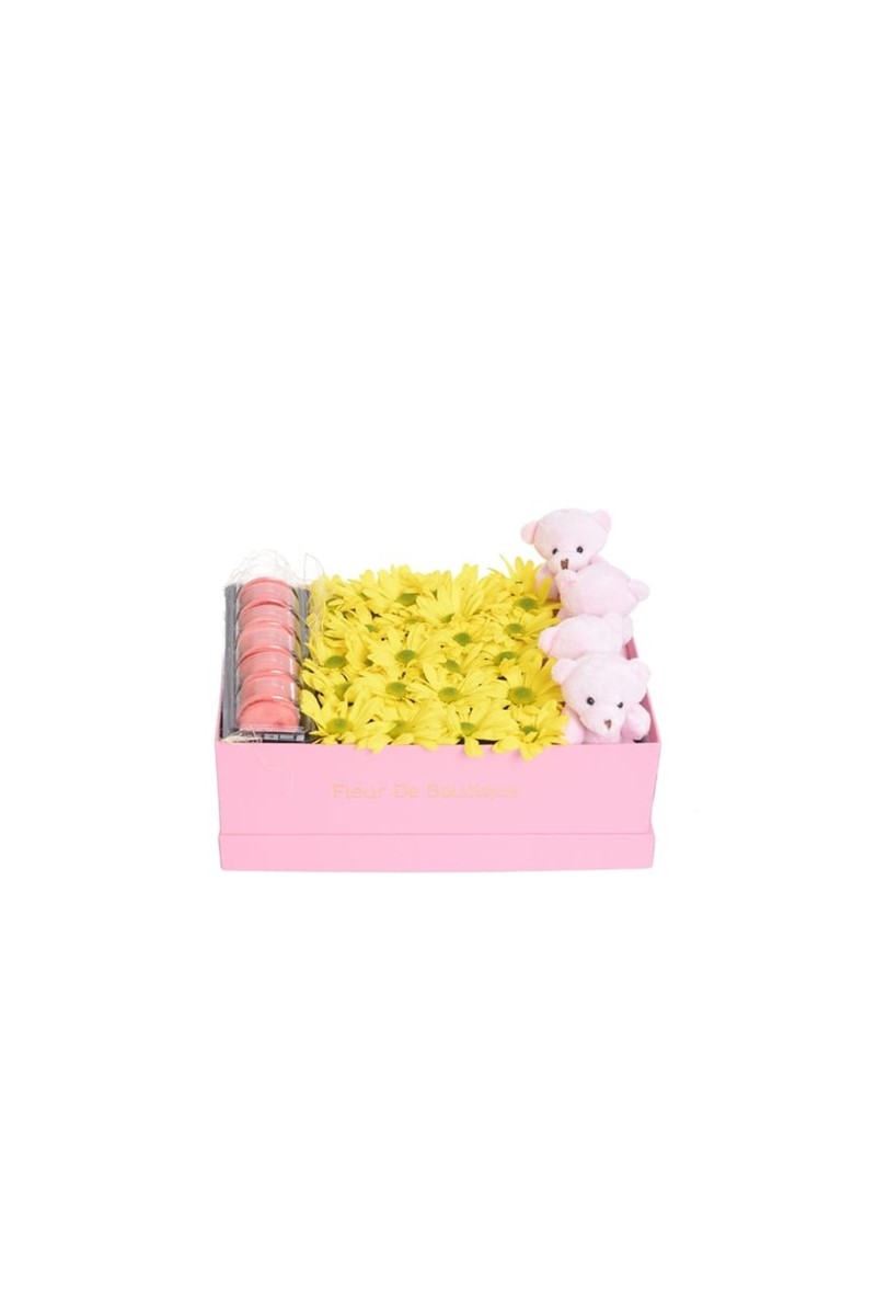 Pembe Kutuda Sarı Papatyalar Peluş Ayıcıklar Ve Makaronlar