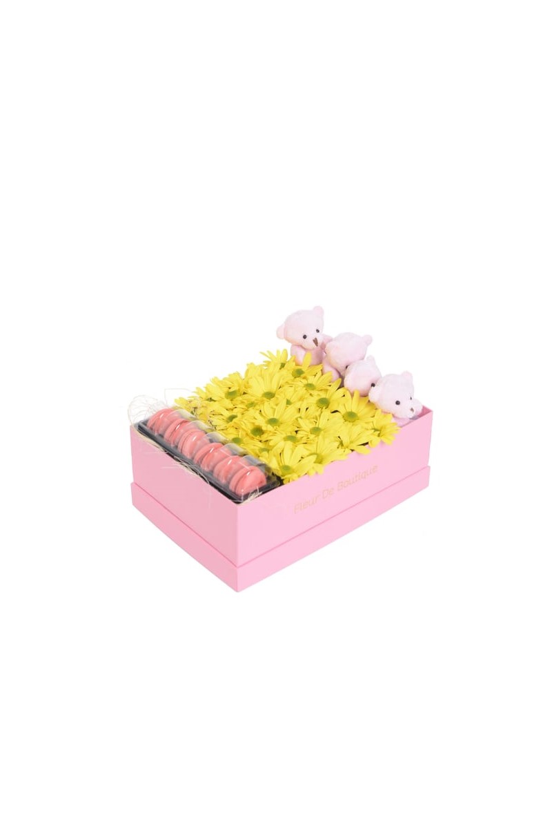 Pembe Kutuda Sarı Papatyalar Peluş Ayıcıklar Ve Makaronlar