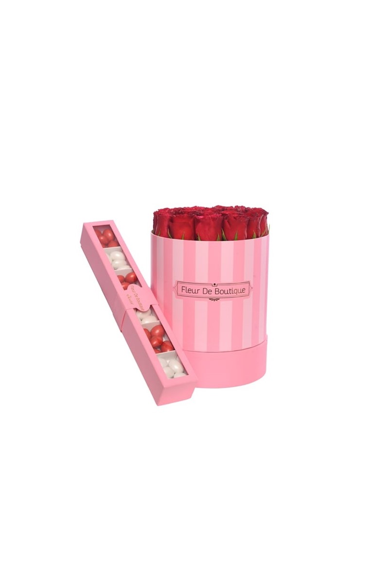 Pembe Silindir Kutuda Kırmızı Gül Ve Badem Şekeri