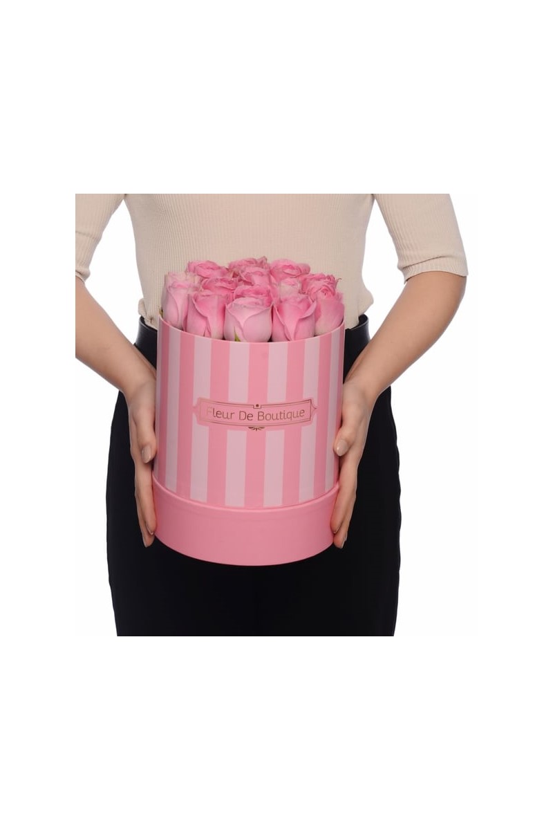 Pembe Silindir Kutuda Pembe Güller